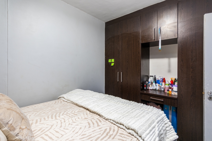 1 Bedroom Property for Sale in Zonnebloem Western Cape